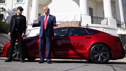 Trump spune că va cataloga violențele împotriva Tesla drept „terorism intern”: „Vă vom prinde și veți trece prin iad” / Reacția mișcării „TeslaTakedown”: „Americanii nu vor tolera așa ceva”