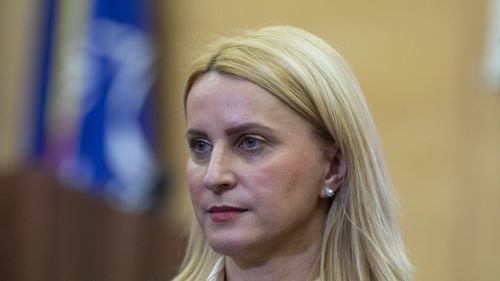 Ancheta în dosarele de mită pentru operații de la „Marius Nasta” a pornit de la sesizarea unui pacient și de la un articol de presă / Managerul Beatrice Mahler a sesizat organele de cercetare penală