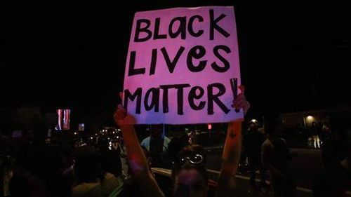 O polițistă din SUA a fost găsită vinovată de omor prin imprudență, după ce a împușcat un tânăr șofer de culoare, care s-a împotrivit arestării