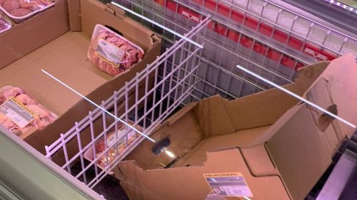 Jaf în Cuba. Peste 130 de tone de carne de pui, prevăzute să fie vândute „pe cartelă”, au fost sustrase dintr-un depozit şi vândute la negru, pe stradă. Printre inculpaţi se numără și IT-işti