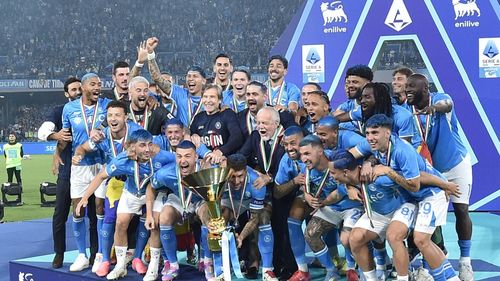 VIDEO Napoli cucerește Lo Scudetto după o luptă cot la cot cu Inter / Fanii au împânzit orașul pentru a sărbători