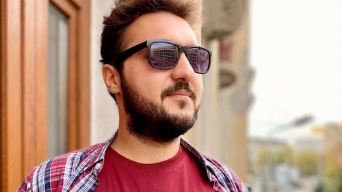 UPDATE Publicațiile PressOne și HotNews încheie colaborarea cu jurnalistul Răzvan Băltărețu, acuzat de viol de jurnalista Adina Florea: ”Astfel de comportamente nu-și au locul în presă și în nicio altă parte a societății”