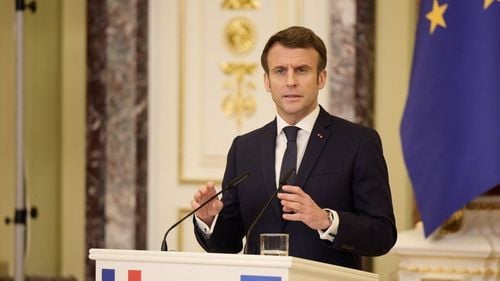 Al doilea tur al alegerilor prezidențiale din Franța: Mai multe canale media îi îndeamnă pe francezi să-l voteze pe Emmanuel Macron