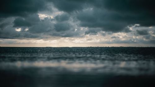 Cod roșu de ploi torențiale în Gorj și Dolj