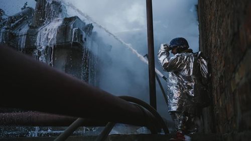 Sute de oameni au protestat în capitala Serbiei împotriva războiului din Ucraina