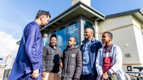 Humza Yusaf, noul prim-ministru al Scoției de origine indo-pakistaneză: Bunicii mei nu și-ar fi imaginat niciodată acest destin / Think-thank: Diversitatea etnică și religioasă a devenit normă în partidele politice scoțiene și britanice, într-un mod fără egal în alte părți ale Europei