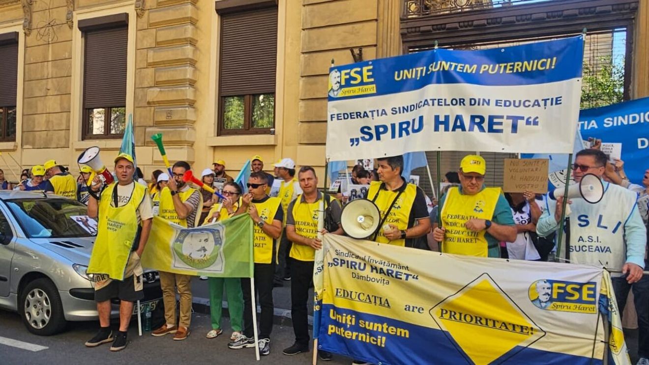 FOTO A 18-a zi de proteste organizate de sindicate în fața Ministerului Educației și Cercetării, față de Legea Bolojan