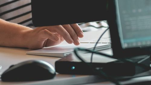 STUDIU Peste 80% dintre români vor interacțiuni exclusiv online cu statul, dar 86% consideră digitalizarea prea lentă
