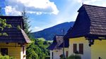 Locuitorii unui sat din Slovacia vor să renunțe la statutul de obiectiv UNESCO / Sunt sătui de turiști / Cei 17 săteni ai localității primesc 400 de euro pe an pentru a compensa inconvenientele 