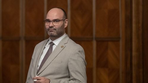 EXCLUSIV Omul care organizează alegerile în România, Constantin Mitulețu, vizat de o plângere penală ANI pentru că și-ar fi angajat cumnata în instituție. Mitulețu: Nu demisionez, nu e nici un conflict de interese