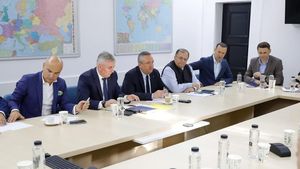 Primul test pentru Ciucă în PNL: liderii liberali au intrat în ședință la ora 8.00 după ce premierul Marcel Ciolacu a cerut înlocuirea lui Mircea Abrudean la secretariatul general al guvernului