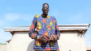 BBC: „Awuche”, gigantul ghanez despre care se spune că ar fi cel mai înalt om din lume