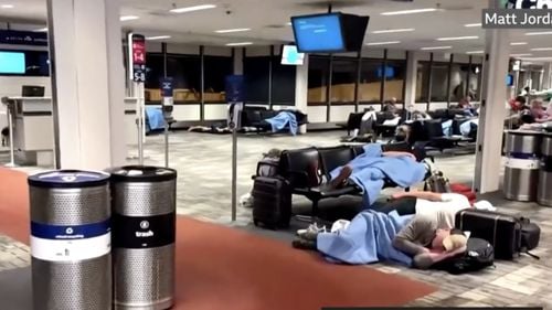 Companiile aeriene americane au anulat peste 1.000 de zboruri din cauza uraganului Helene