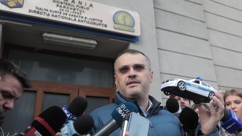 Cristian Ghinea, fost ministru USR al Fondurilor Europene, a mers la DNA pentru a depune o contestație la clasarea dosarului BMW-uri pentru Poliție