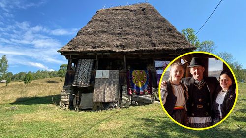 O tânără din Alba a amenajat un muzeu etnografic în casa bunicului său / Casa”La moșu Lică” are acoperiș de paie și lut pe jos și a devenit punct turistic