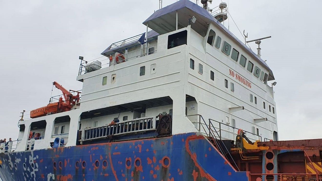 O navă cu 12 navigatori sirieni la bord a fost abandonată în Portul Constanţa/Nava nu are combustibil, mâncarea este pe sfârşite, iar salariile nu au mai fost plătite de un an