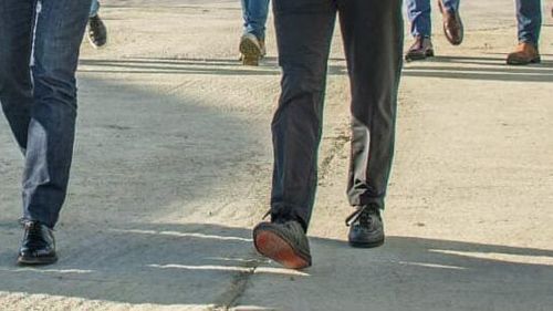 Totul despre pantofii Santoni, brandul purtat de Marcel Ciolacu / Cum funcționează garanția pe viață