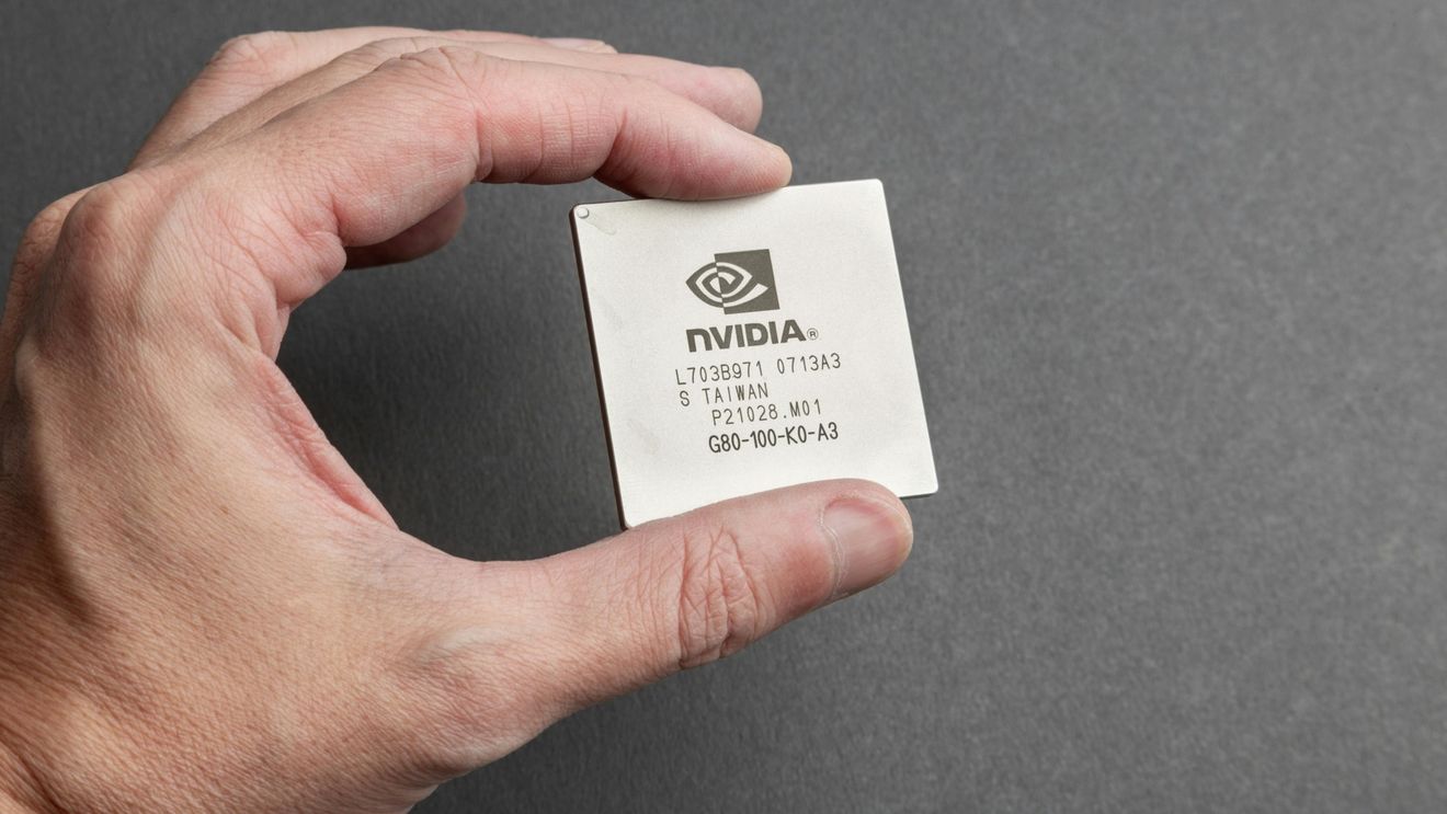 Nvidia, bine poziționată în domeniul inteligenței artificiale, depăşeşte gigantul petrolier Aramco și devine a treia cea mai valoroasă companie mondială