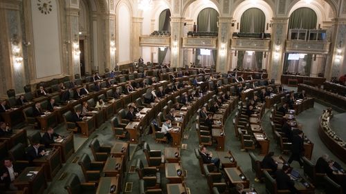 EXCLUSIV Un consilier parlamentar la Senat, fan AUR și Călin Georgescu, a recunoscut săvârșirea infracțiunilor de înșelăciune și fals în declarații. În dosar sunt inculpate și alte angajate ale Senatului, prejudiciul fiind de milioane de lei