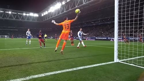 Hansi Flick îi atribuie unui jucător victoria grea a Barcelonei din derbiul catalan cu Espanyol, scor 2-0: „Unul dintre cei mai buni portari din lume”