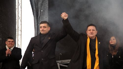 VIDEO Lansare AUR la Constanța: Candidatul partidului extremist la primărie, susținut de figuri reșapate din administrația Mazăre-Constantinescu și nici 300 de persoane/ Cine e Ovidiu Cupșa (ex-PNL), apropiat de baronii PSD