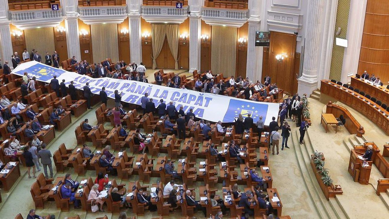 Cum luptă până la capăt liberalii la moțiunea de cenzură