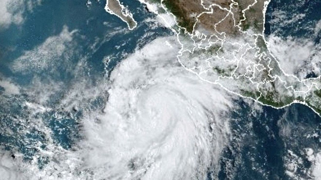 Președintele Macron consideră că "punerea la îndoială" a priorităţii acordate climei este o "greşeală uriaşă"