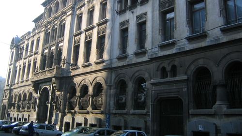Marmorosch Blank, una dintre cele mai frumoase clădiri din Bucureștiul vechi, e transformată în hotel de lux. E demolat și vechiul sediu al BRD, care se potrivea ca nuca în perete în zonă