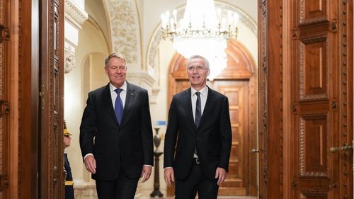 Klaus Iohannis: ”Ușile NATO ar trebui să rămână deschise și pentru Ucraina și Georgia, așa cum s-a decis în 2008, la București/ NATO a luat decizii istorice pentru apărarea membrilor și pentru susținerea Ucrainei”
