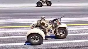 Trike-ul militar Konung: monstru cu trei roți uriașe și o mitralieră produs în Belarus