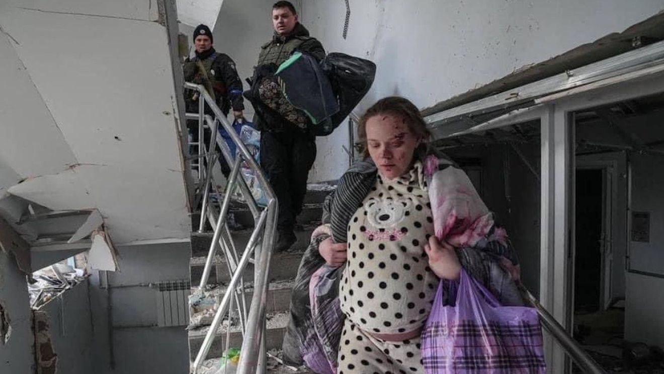 Ucraineanca din fotografiile cu maternitatea din Mariupol, distrusă de bombardamente, a născut o fetiță / ”Sunt bine, dar este foarte frig și bombardamentele nu se opresc”