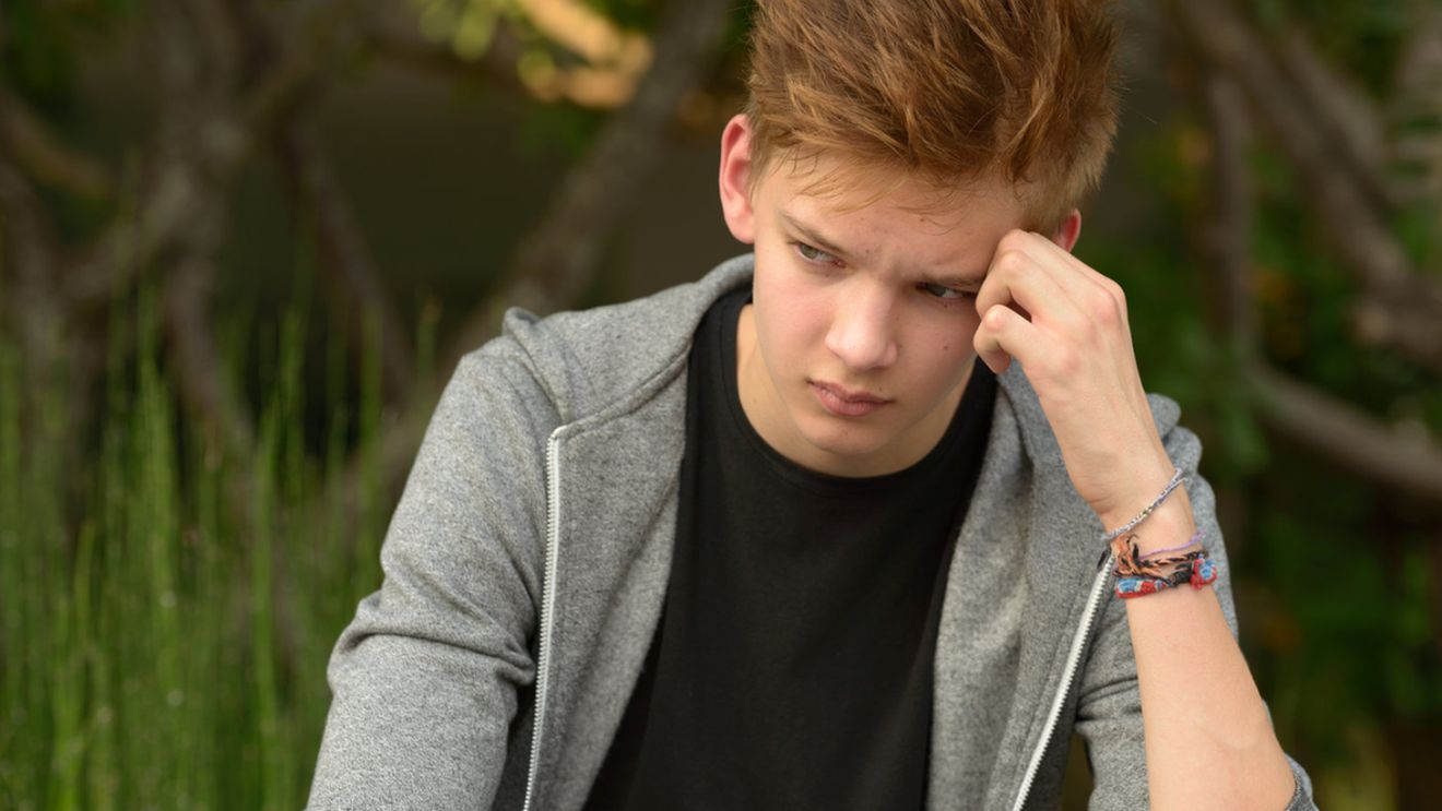 Ce ai acasă, un adolescent cu toane sau o bombă cu ceas? Semnalele de alarmă: la ce să fii atent