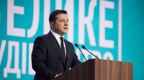 Președintele Ucrainei, Volodimir Zelensky acuză Rusia de escaladarea conflictului cu Ucraina și a vorbit despre un complot pentru organizarea unei lovituri de stat la Kiev