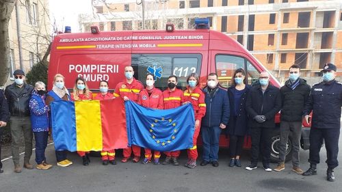 O delegație medicală română care va ajuta la combaterea pandemiei, formată din cinci medici și opt asistenți, a ajuns în Slovacia