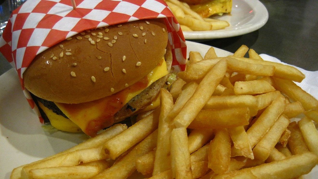 Șeful McDonald's anunță strategia de creștere: Burgeri mai mari