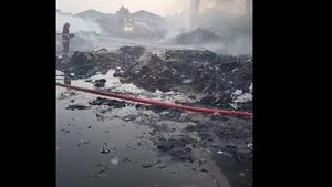 Incendiul de la o firmă de colectare deşeuri din Satu Mare stins după 28 de ore, provocat de fumatul în loc nepermis