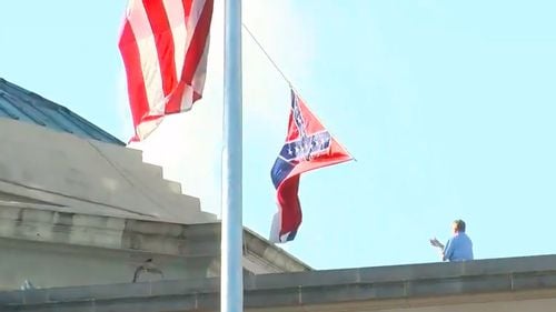 O fată de 13 ani a devenit mamă după ce a fost violată și i s-a refuzat avortul în Mississippi