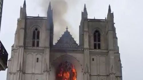 Un bărbat din Rwanda a fost reținut, suspect că ar fi implicat în incendierea Catedralei din Nantes