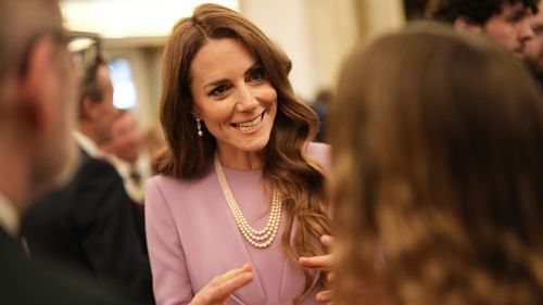 Kate Middleton poartă bijuteriile Reginei Elisabeta a II-a la aniversarea a 100 de ani de la nașterea acesteia