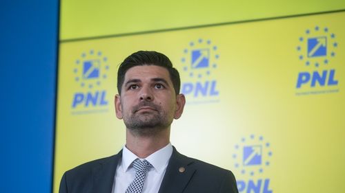 George Tuţă spune că are circa 681 de voturi diferenţă faţă de Clotilde Armand, înainte de finalizarea centralizării voturilor din ultimele trei secţii în Sectorul 1