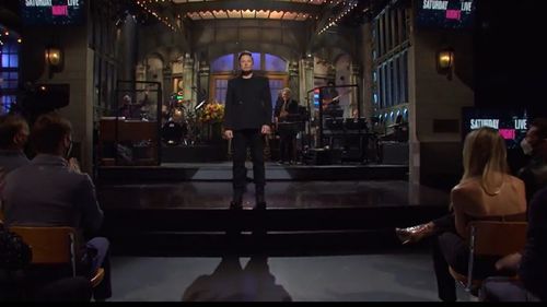 Elon Musk şi-a făcut debutul în calitate de prezentator al emisiunii umoristice ''Saturday Night Live''