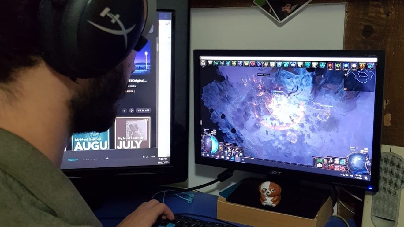 Video gaming, o afacere în creștere în pandemie / Rareș: Nu mai pun accent pe calitatea jocului, caut neapărat să fie multi-player / Vreau ca în joc să îmi încarc bateriile sociale