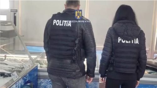 1,3 tone de pește au fost confiscate de polițiști din piețele din București / Cauza: Produsele nu aveau documente de proveniență, nu erau avizate DSVSA și erau ținute în condiții improprii