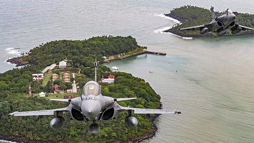 Franţa va redeschide a patra bază aeriană nucleară, în timp ce Europa se grăbeşte să se reînarmeze / O bază aeriană franceză, aflată la mai puţin de 200 de kilometri de graniţa cu Germania, va primi rachete nucleare