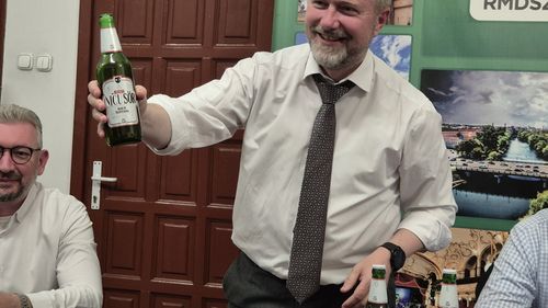 La UDMR Bihor s-a sărbătorit rezultatul prezidențialelor cu „Nicu sör” (berea Nicu) / „Am promis că voi bea o bere dacă reuşim să facem diferenţa"