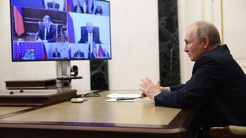 Putin spune că "răuvoitorii" încearcă să destabilizeze Rusia din interior: ”Noi trebuie să facem totul pentru a-i împiedica să facă acest lucru, în orice circumstanţe”