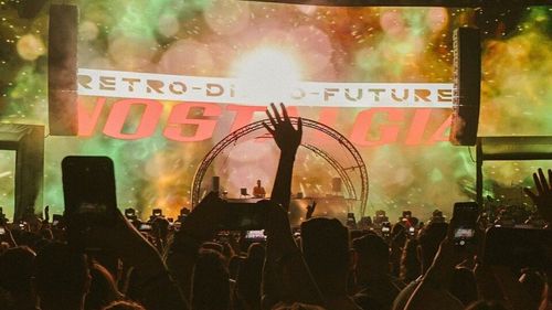 Patru instituții din subordinea Ministerului de Interne ignoră zecile de plângeri depuse de locuitorii deranjați de zgomotul de la festivalul Nostalgia Disco. Cine sunt acționarii firmei care organizează evenimentul de lângă Zoo București