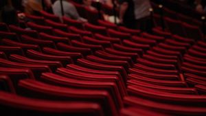Teatrul din Constanța: De 8 Martie, la fiecare bilet cumpărat, se oferă un loc gratuit pentru o doamnă sau domnișoară / Dacă nu se dorește să fie folosit, acesta va fi oferit de teatru unei sărbătorite