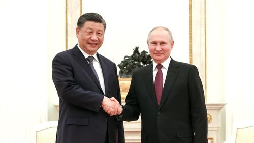 Xi Jinping a dominat întâlnirea cu Vladimir Putin de la Moscova, spun experți în limbaj corporal