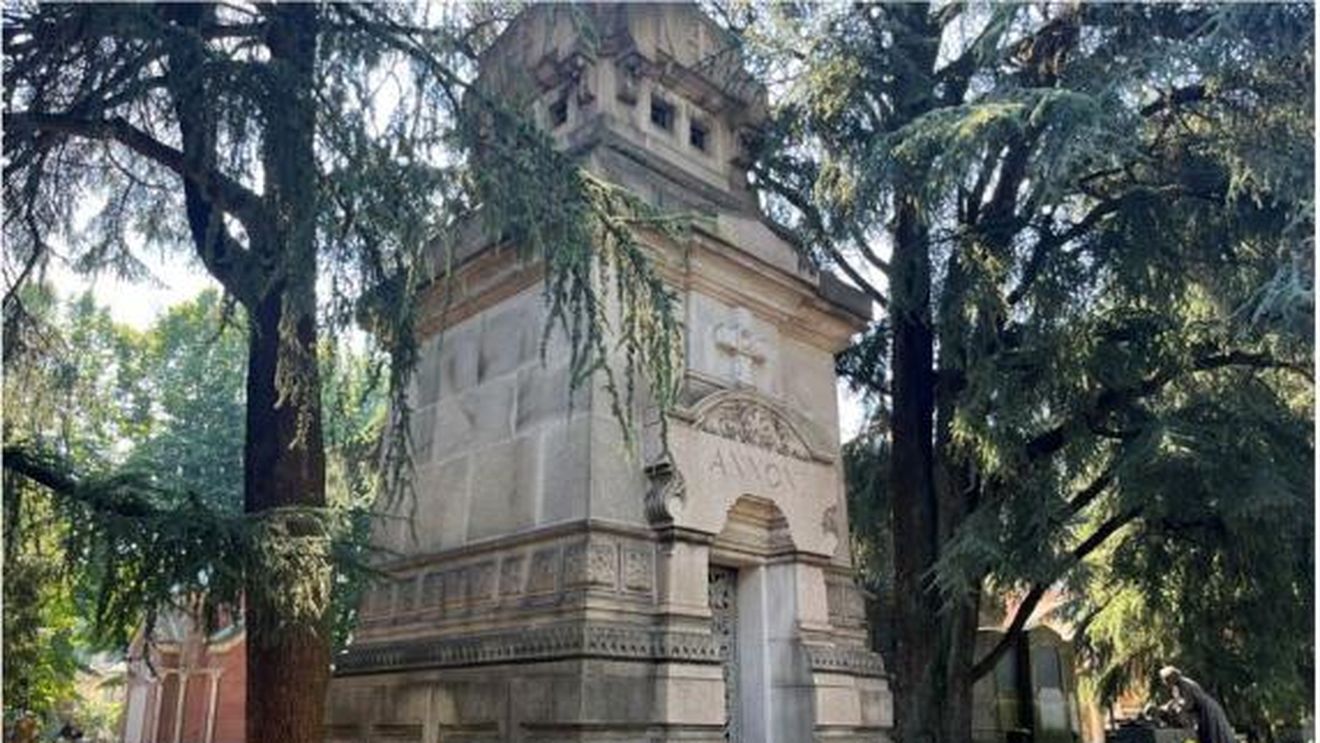Capelă concesionată pe 99 de ani cu 2,45 de milioane de euro, într-un cimitir din Milano / Au fost scoase la licitație trei capele, prețul total fiind de 3,8 milioane de euro / Cea mai ieftină a costat jumătate de milion de euro